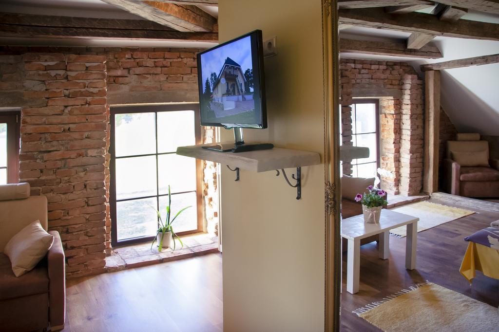 Poeoeni Tavern & Guesthouse Misso Dış mekan fotoğraf